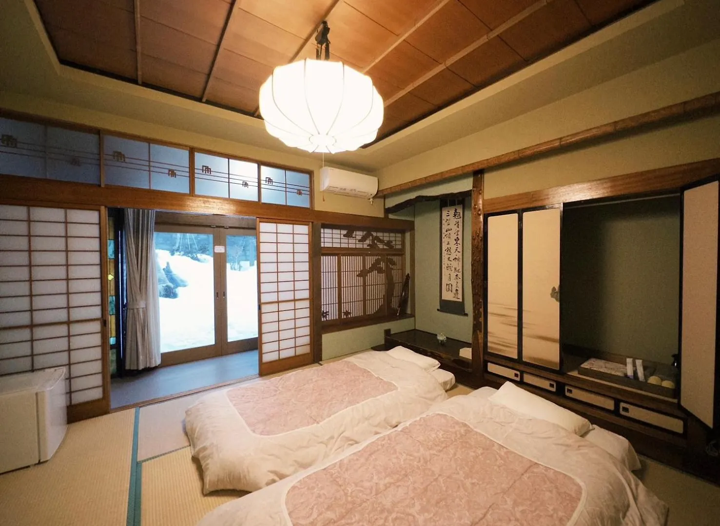 Otarunishikien Bed & Breakfast
