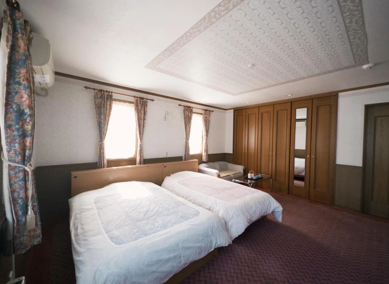 Otarunishikien Bed & Breakfast  Otaru